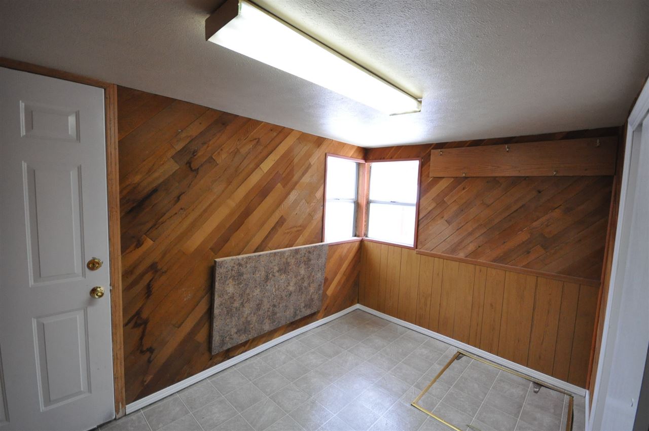 403 E 3RD St - Photo 11