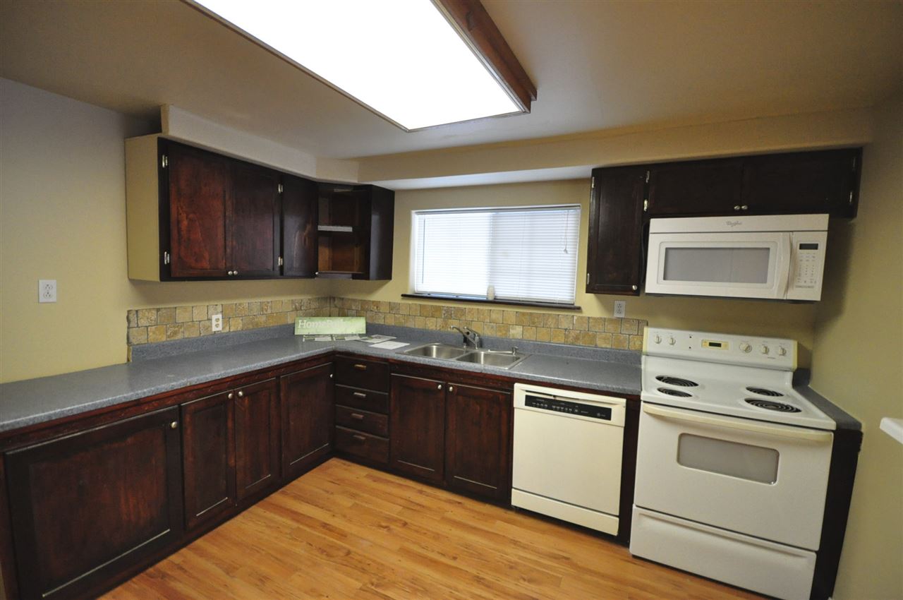 403 E 3RD St - Photo 5