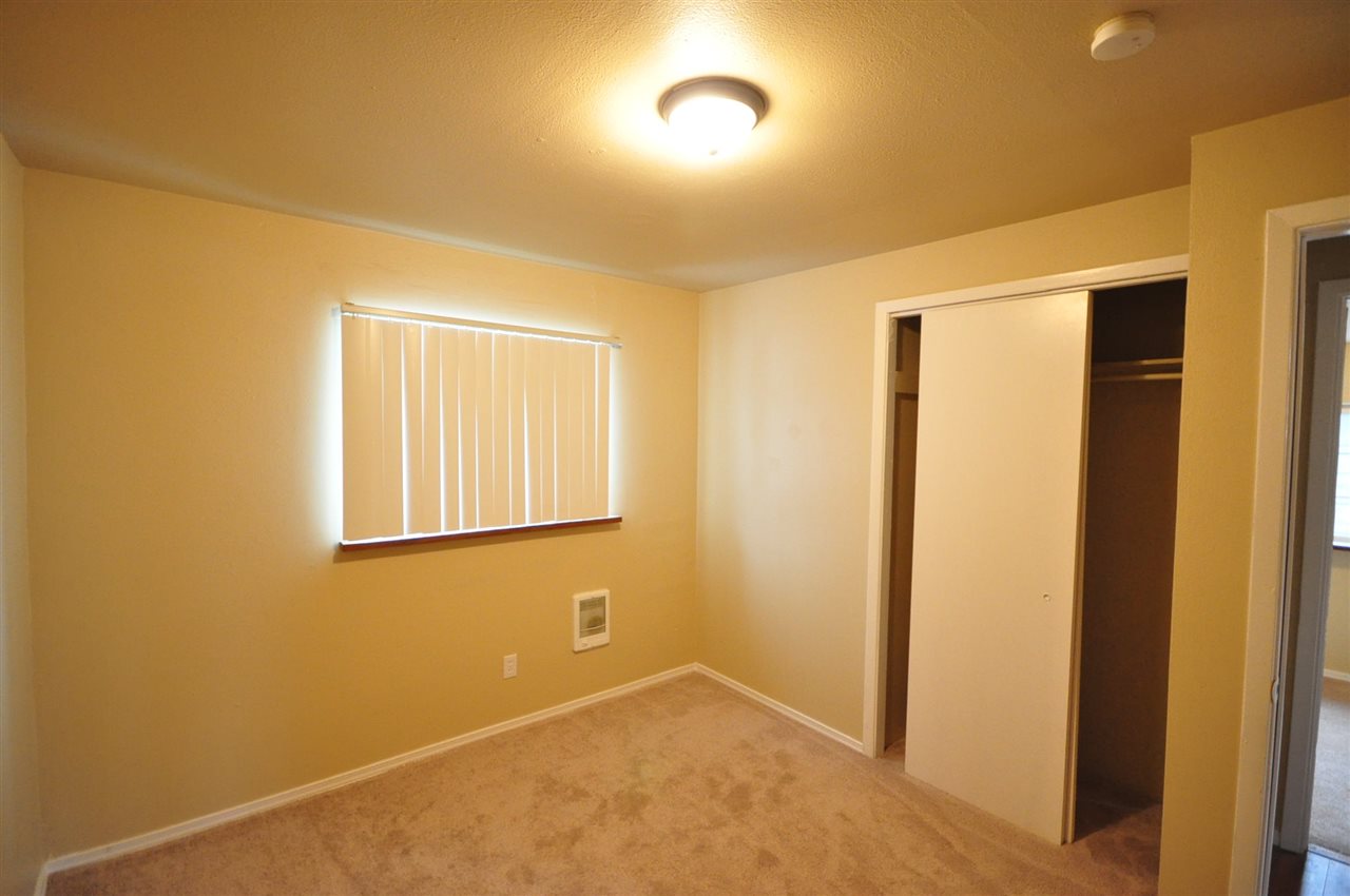 403 E 3RD St - Photo 10