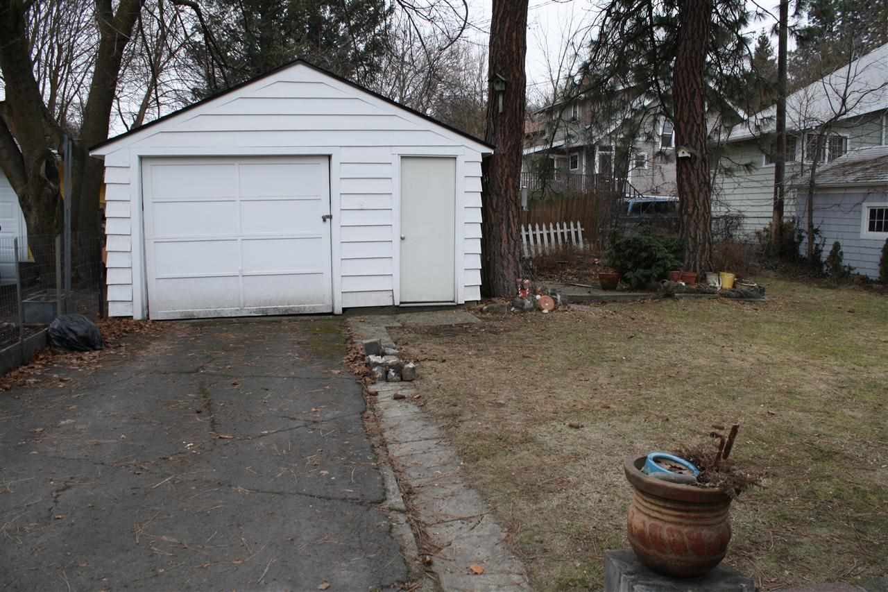 220 E 16TH - Photo 12