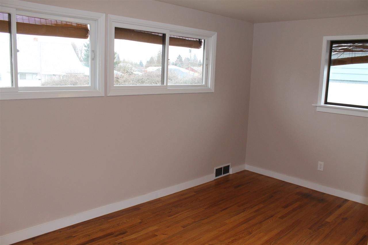 5815 N G St - Photo 9