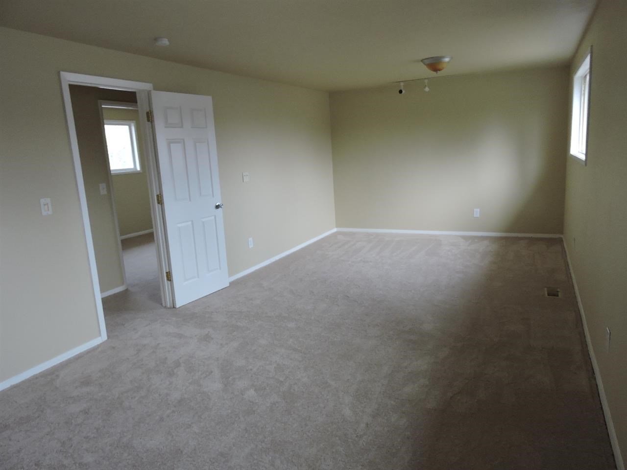 9 N Holiday Rd - Photo 3