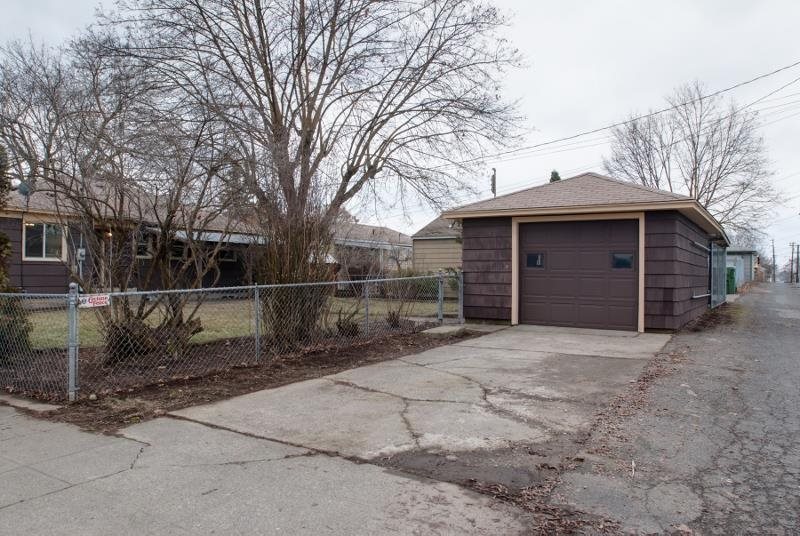 1653 E Glass - Photo 3