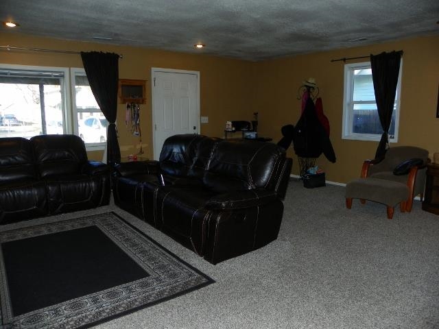 631 W Kiernan Ave - Photo 4