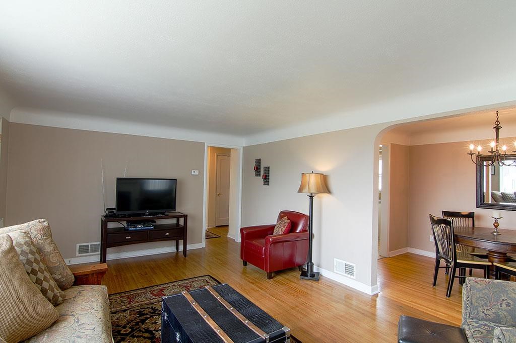 2826 W Hoffman Ave - Photo 3