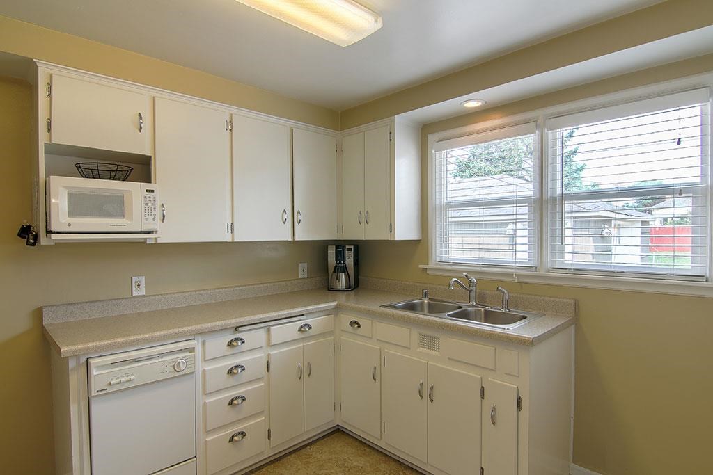 2826 W Hoffman Ave - Photo 7