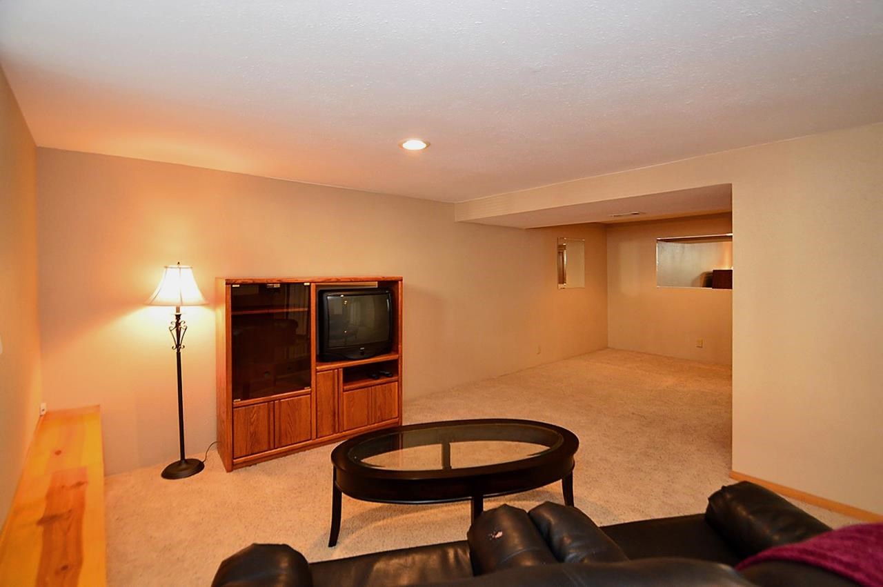 2411 N Normandie St - Photo 12