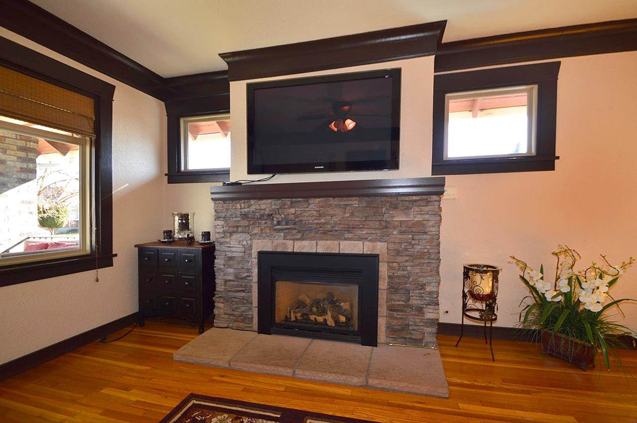 2411 N Normandie St - Photo 4