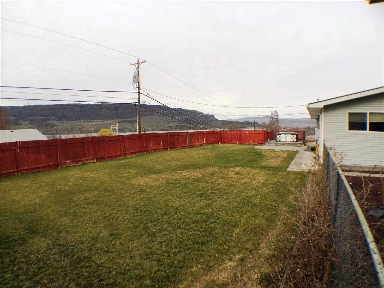 221 E Grand Ave - Photo 3