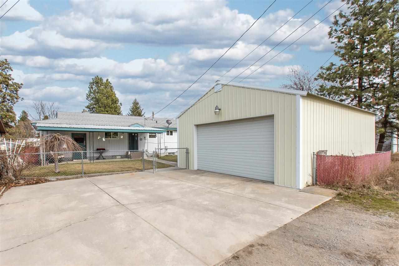 832 E Bismark - Photo 2