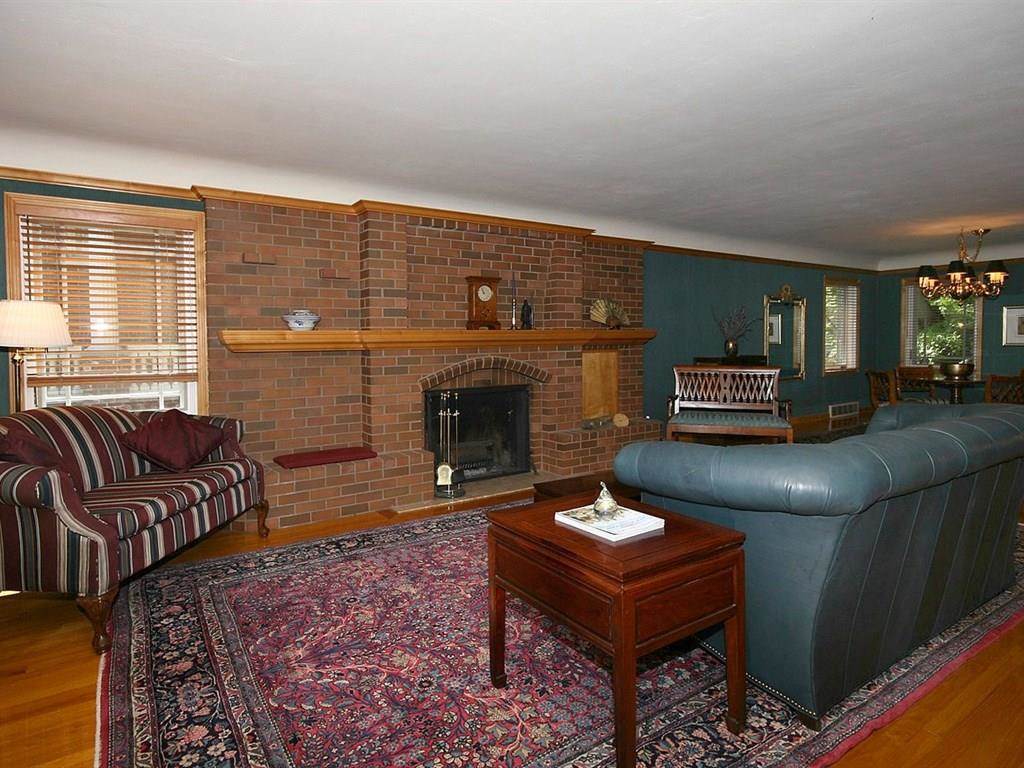410 E Rockwood Blvd - Photo 4