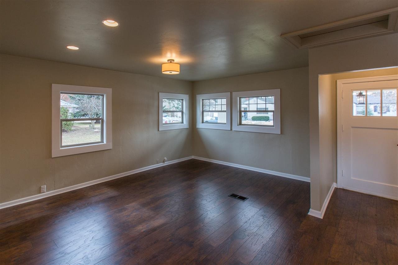 1007 E 39th Ave - Photo 4