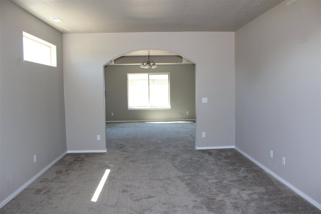 2615 W Heath Ave - Photo 3
