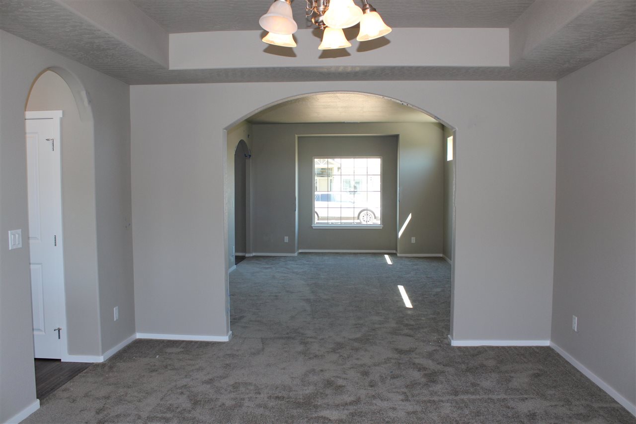 2615 W Heath Ave - Photo 4
