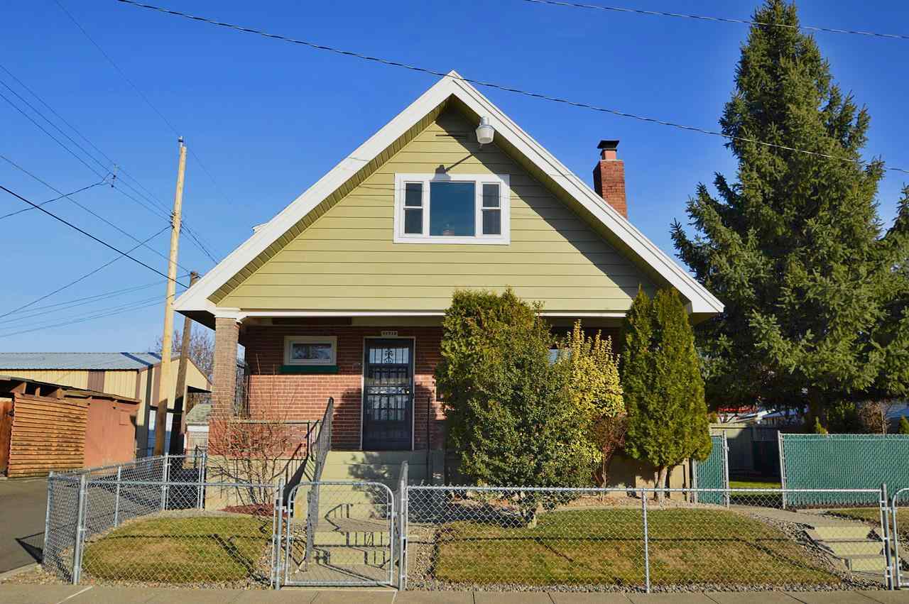 1712 N Oak - Photo 1