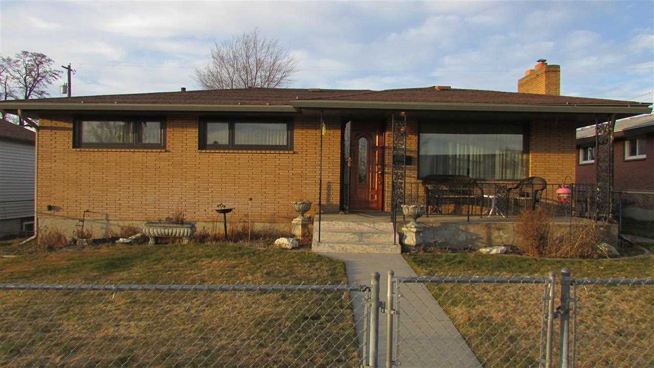 553 E Walton Ave - Photo 1