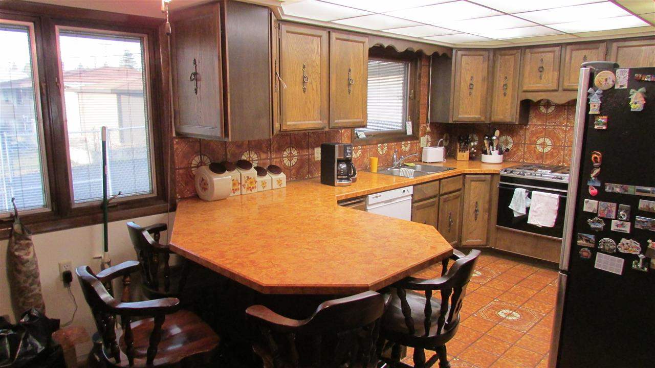 553 E Walton Ave - Photo 2