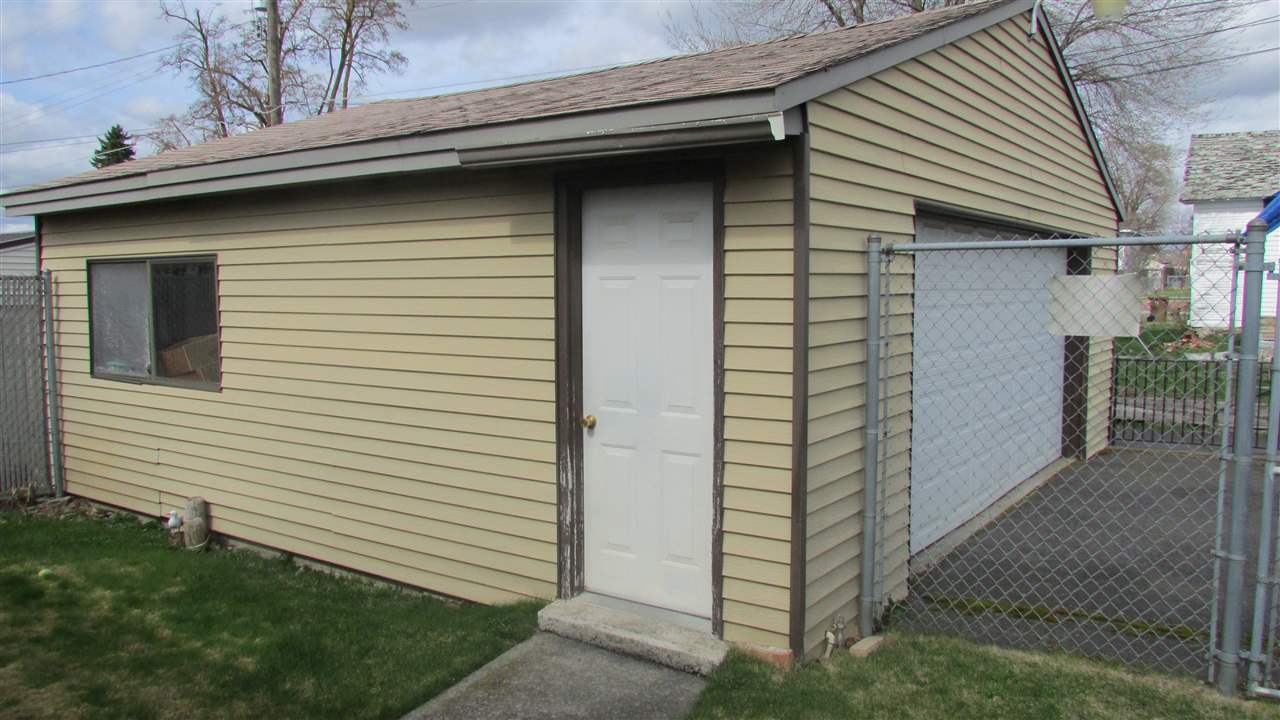 553 E Walton Ave - Photo 13