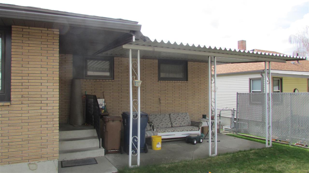 553 E Walton Ave - Photo 14