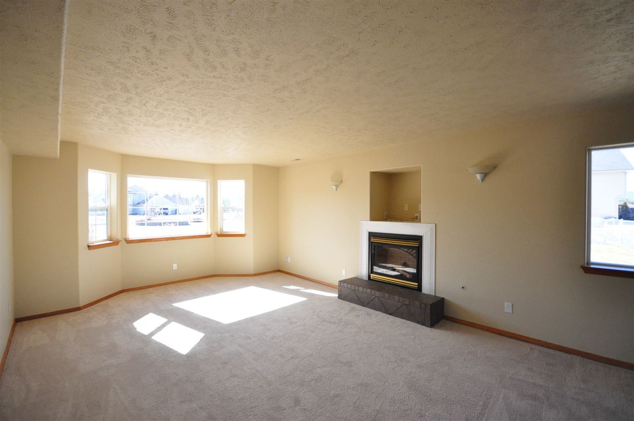 13316 W Greenfield Rd - Photo 2
