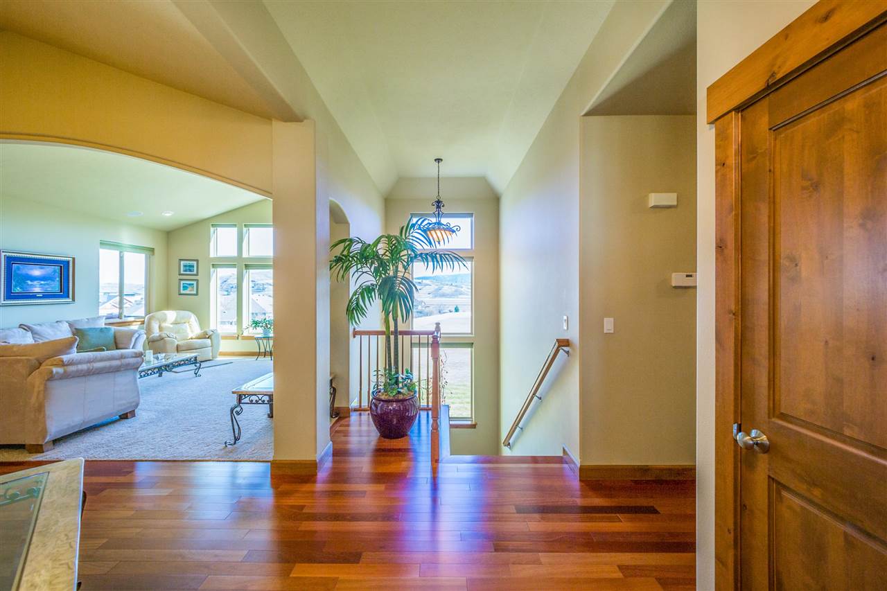 2111 S Meadowview Rd - Photo 3