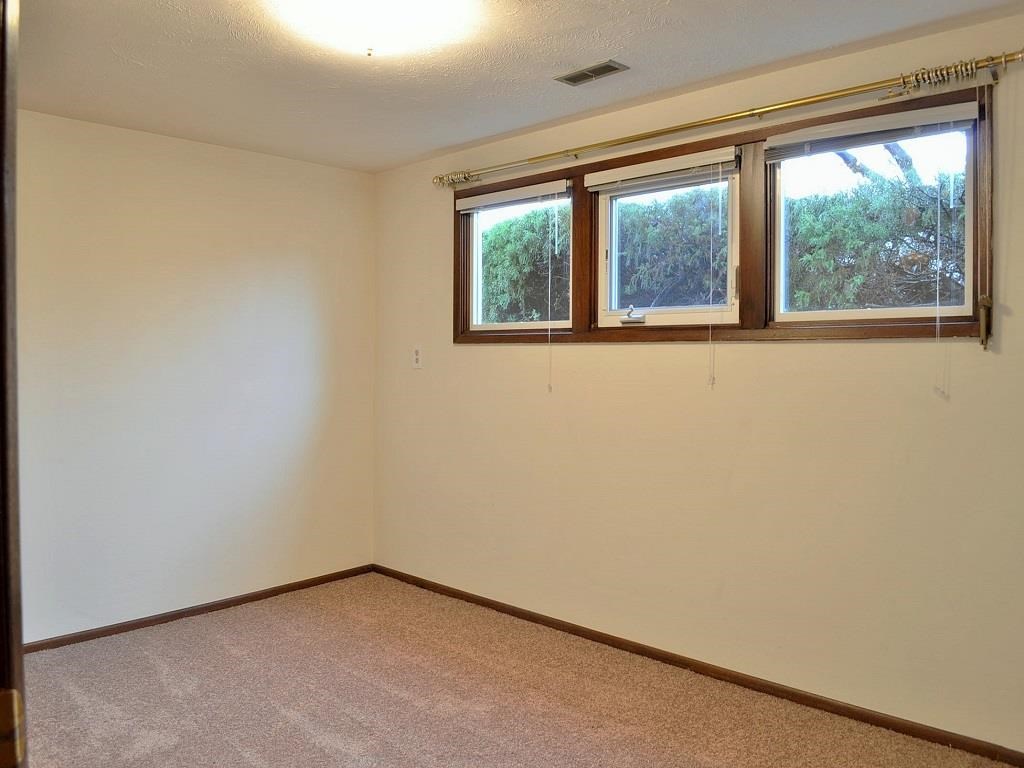 5734 N Greenwood Blvd - Photo 13