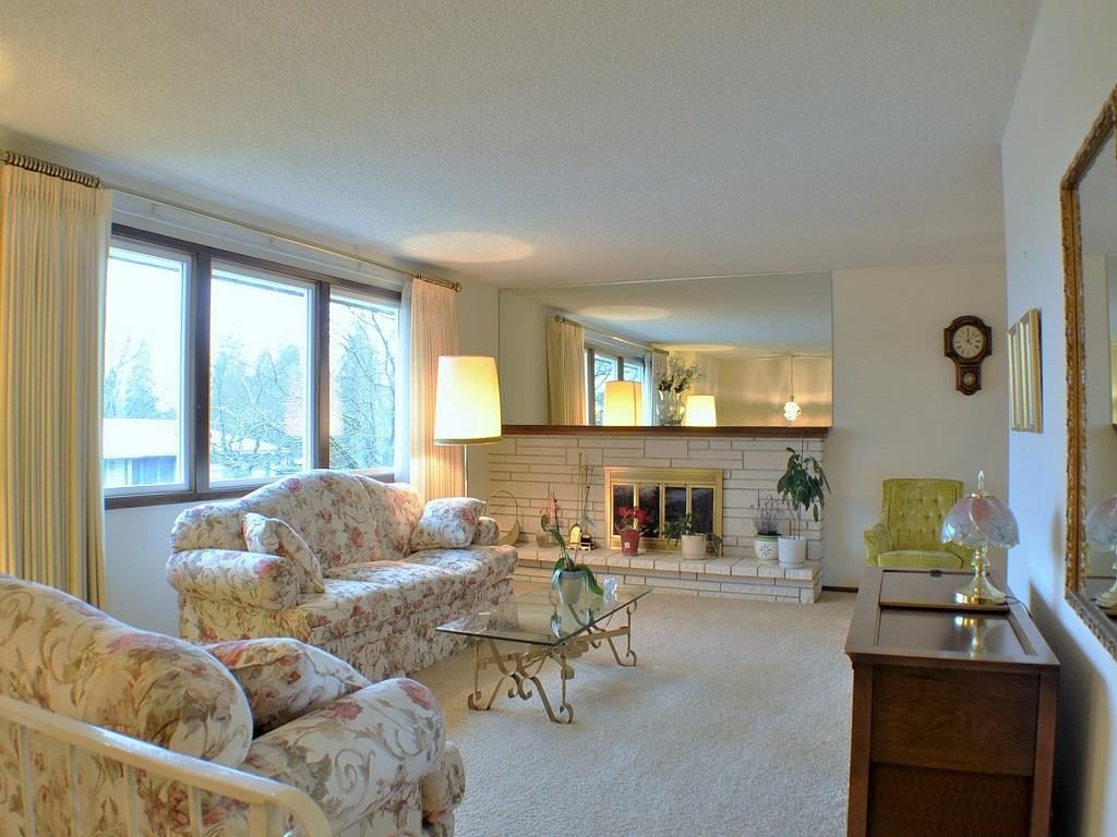 5734 N Greenwood Blvd - Photo 3