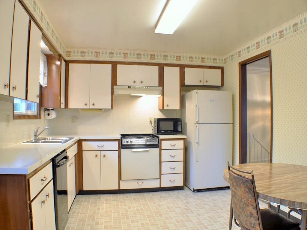 5734 N Greenwood Blvd - Photo 7