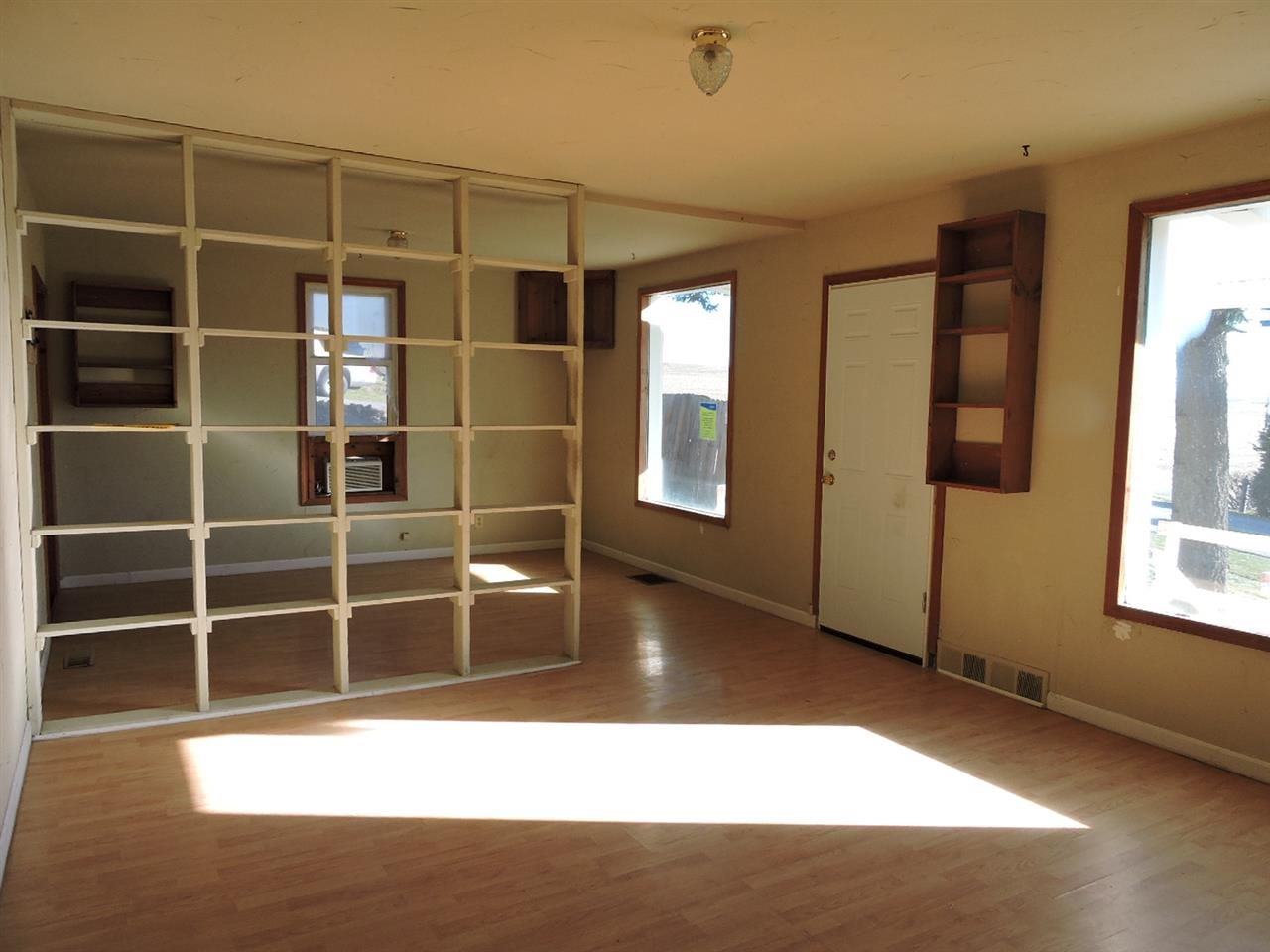 319 E 8th St - Photo 3