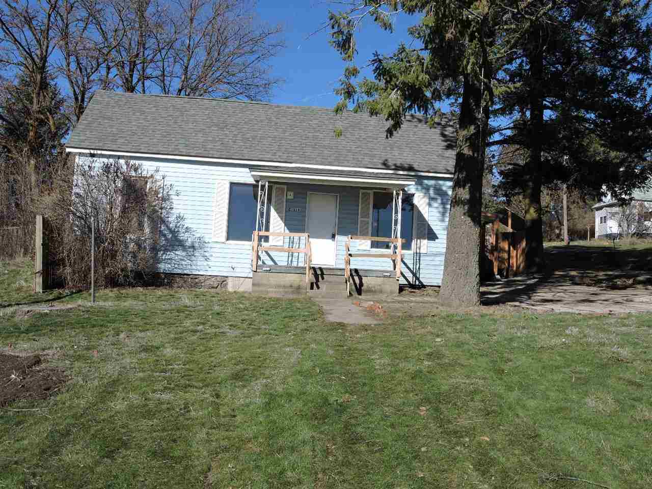 319 E 8th St - Photo 4