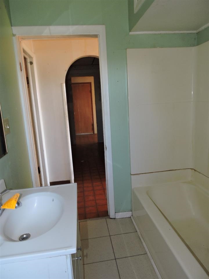 319 E 8th St - Photo 7
