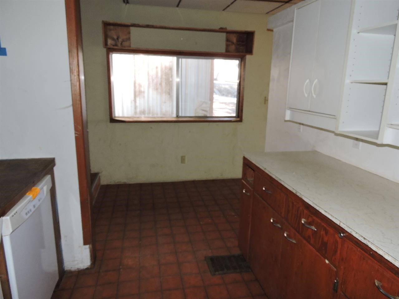 319 E 8th St - Photo 8