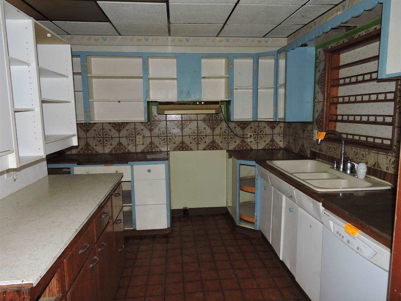 319 E 8th St - Photo 9