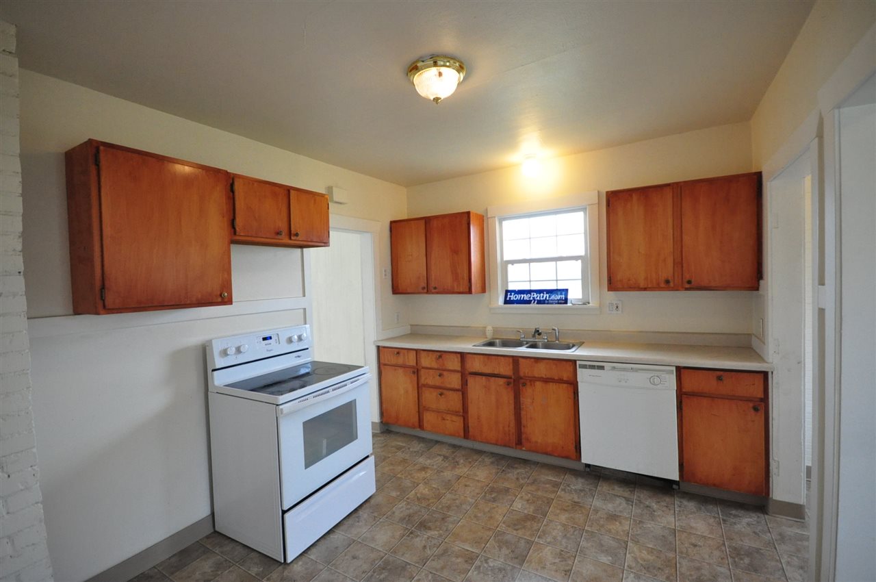 2203 E COURTLAND Ave - Photo 4