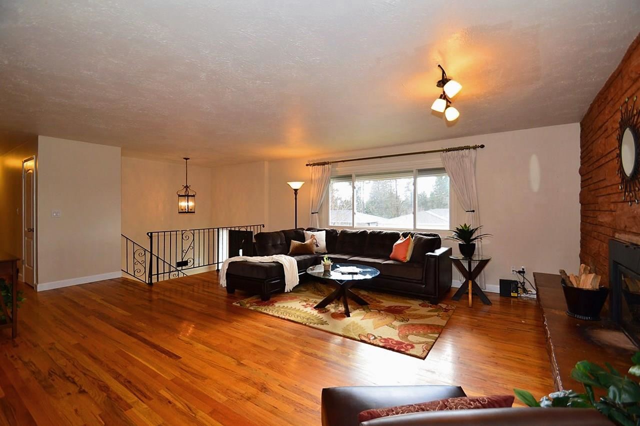 5594 N Greenwood Blvd - Photo 3
