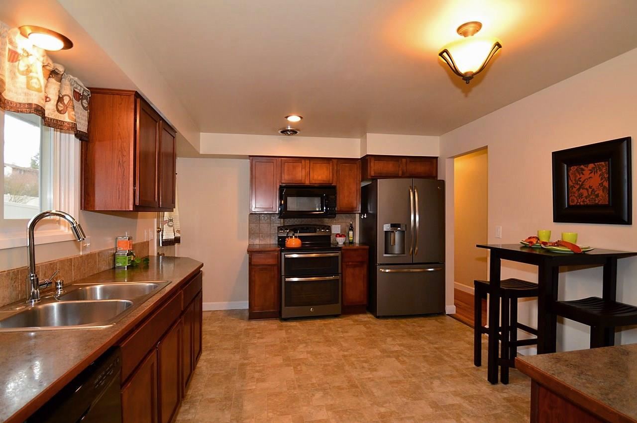 5594 N Greenwood Blvd - Photo 8