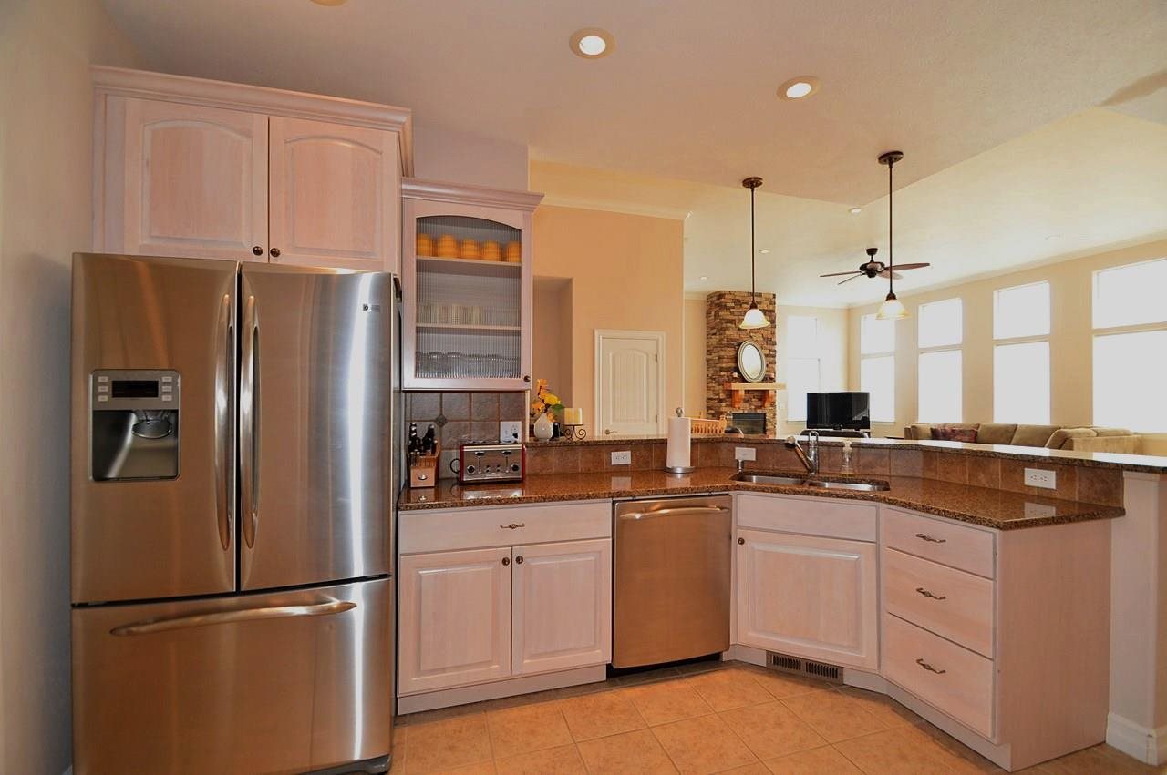 1209 W Chaucer Ave - Photo 7