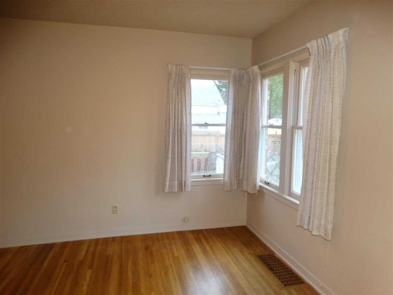 304 E Bridgeport Ave - Photo 12