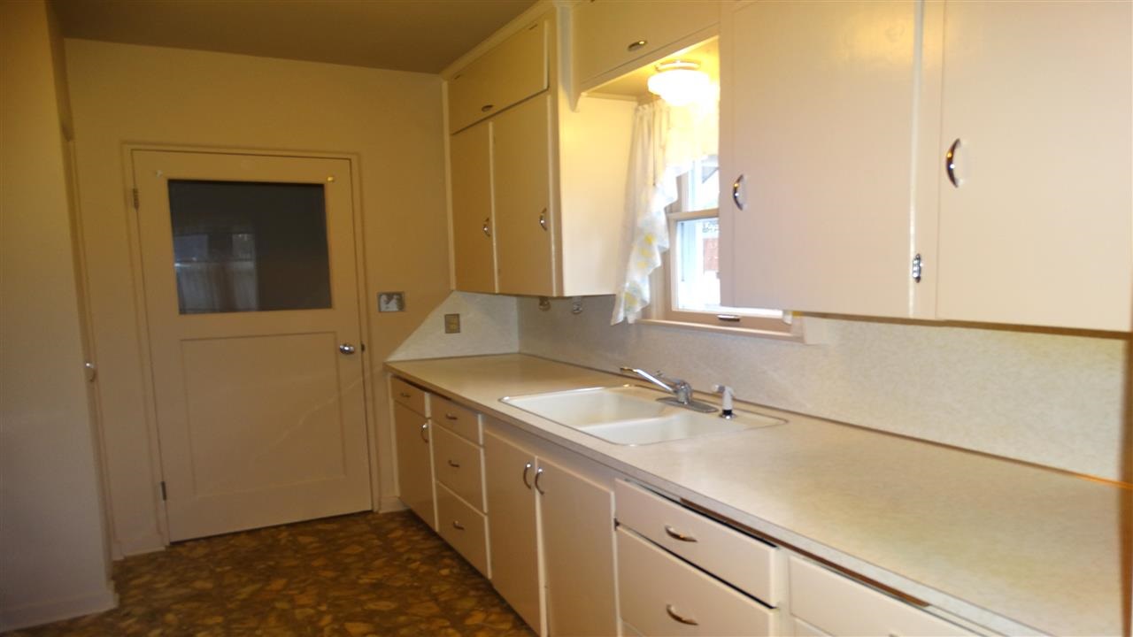 304 E Bridgeport Ave - Photo 8