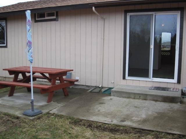 1225 E 4th St - Photo 12