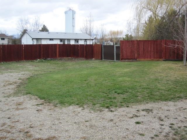 1225 E 4th St - Photo 18