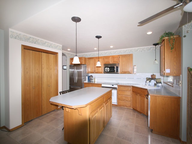 403 E Bridlewood Ln - Photo 3