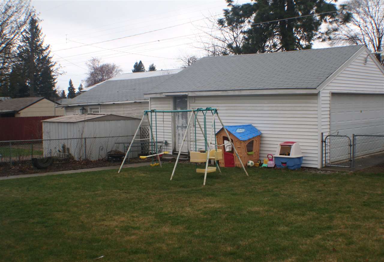 5711 N Elm St - Photo 17