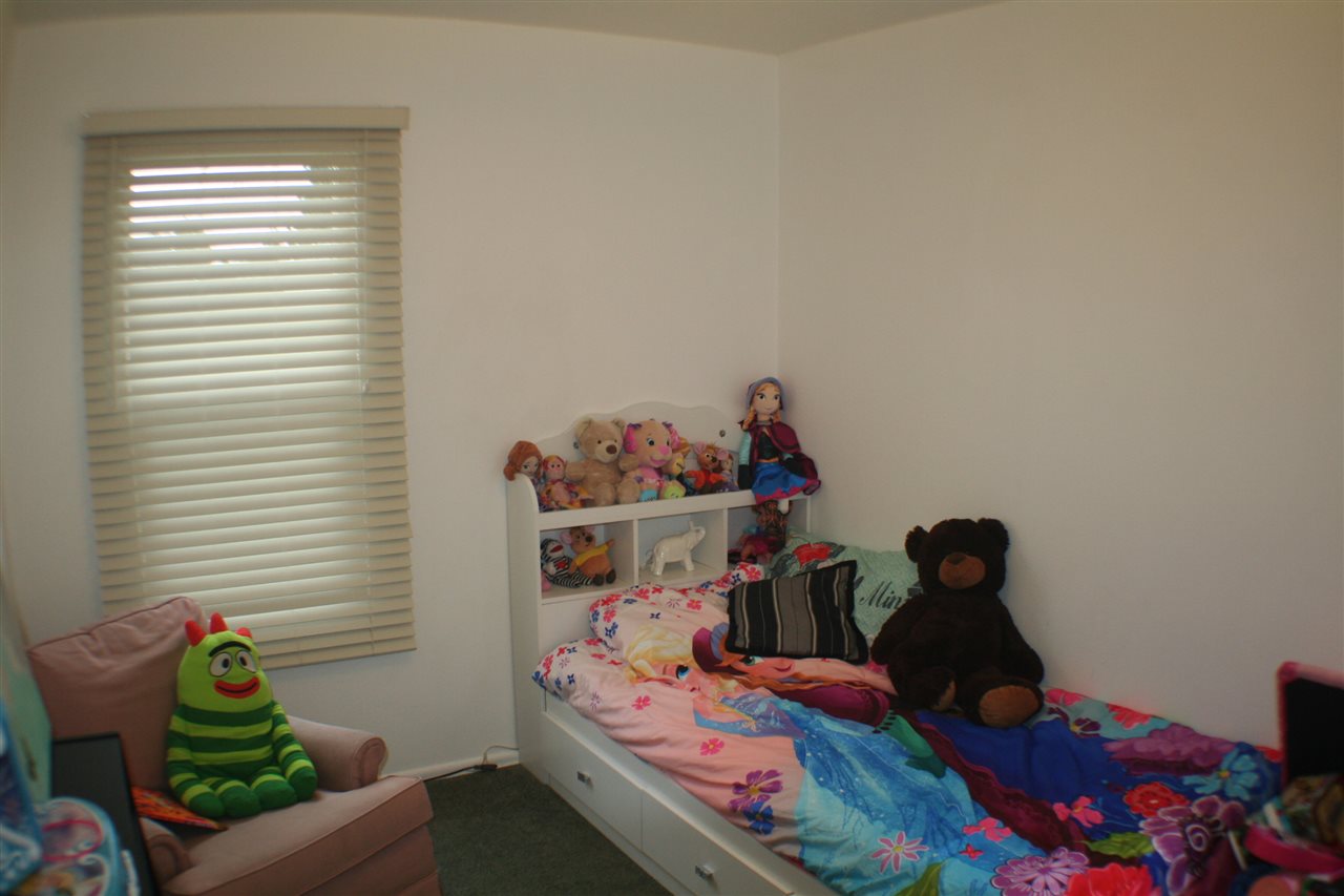 5711 N Elm St - Photo 9