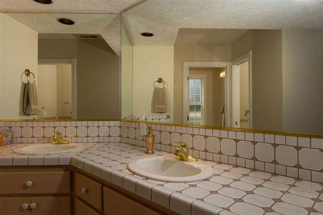 932 E 10th Ave - Photo 13