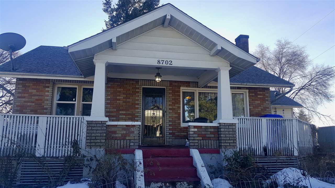 8702 E Valleyway Ave - Photo 1