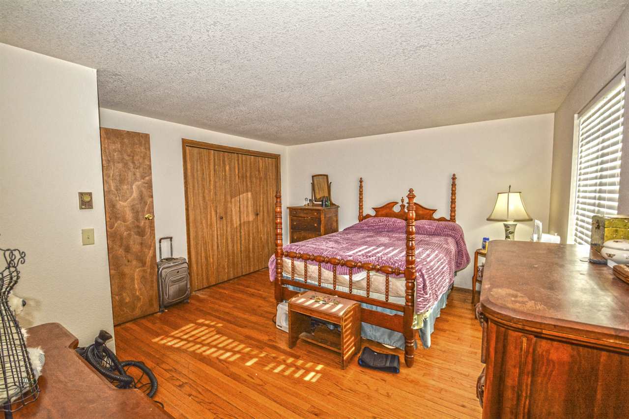 207 Marshall St - Photo 12