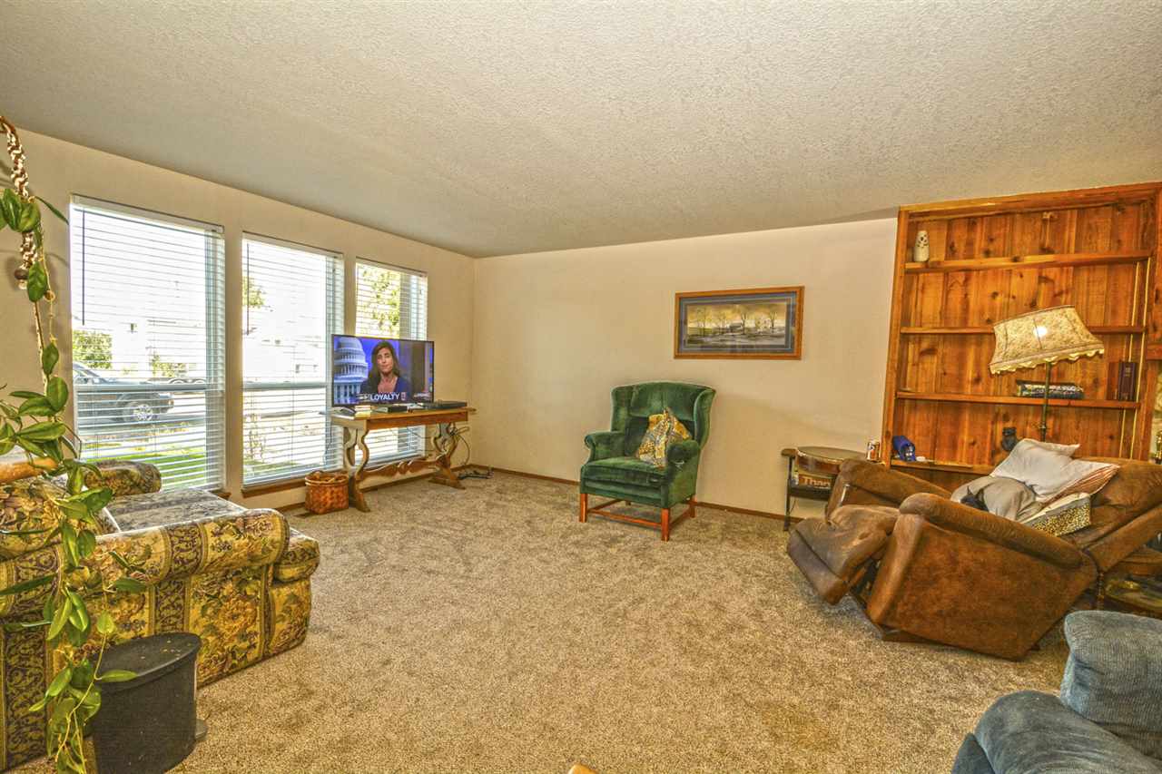 207 Marshall St - Photo 6