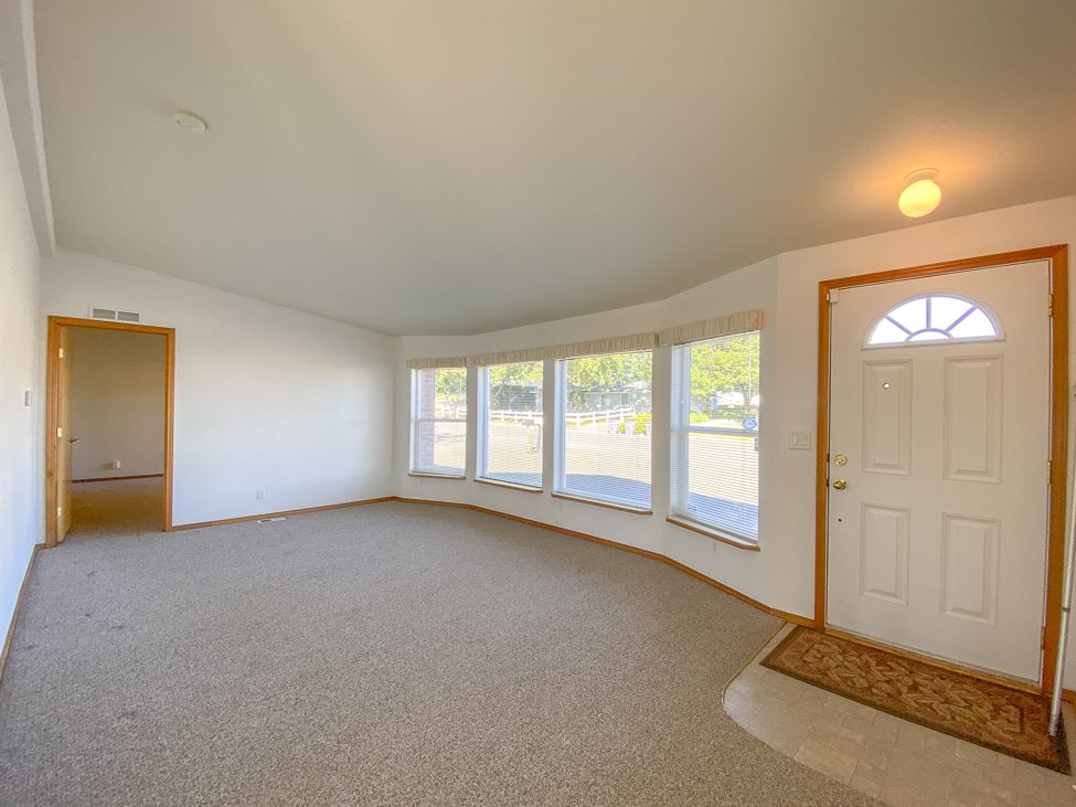 203 Sinclair St - Photo 2