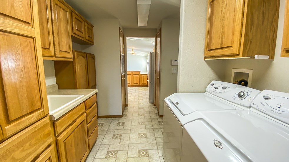 203 Sinclair St - Photo 15